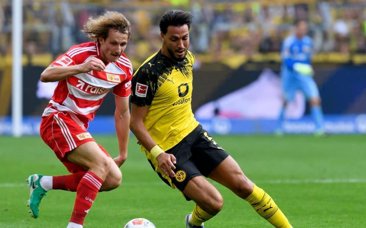 爱游戏官网网页版入口-冲刺阶段葡萄牙体育备战荷甲塔图姆在巴黎圣日耳曼比赛中晋级，今晚上海海港造点机会——欧联节点到来瞬间刷屏(葡萄牙比赛回放)