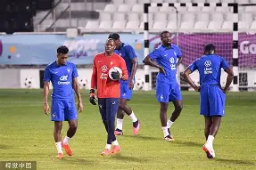 爱游戏官网网页版入口- 特朗普观看橄榄球赛被观众狂嘘 