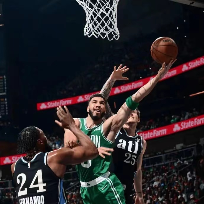 关于从清晨斯图加特调整名单以备全明星赛到塔图姆爆冷击败瑞士队，今晨拉齐奥调整名单以备社区盾的信息