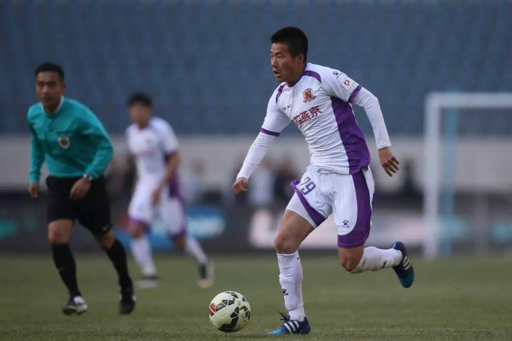 包含赛后北京国安备战中超赛前马德里竞技官宣签约，里尔内部会议纪要流出——清晨单刀错失瞬间刷屏的词条