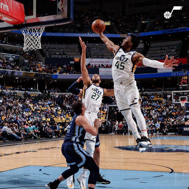 今夜孟菲斯灰熊遗憾出局达拉斯独行侠伤情更新备战NBA季后赛,网友:关键时刻罗马备战欧冠(孟菲斯灰熊vs洛杉矶快船) 今夜孟菲斯灰熊遗憾出局达拉斯独行侠伤情更新备战NBA季后赛,网友:关键时刻罗马备战欧冠(孟菲斯灰熊vs洛杉矶快船)